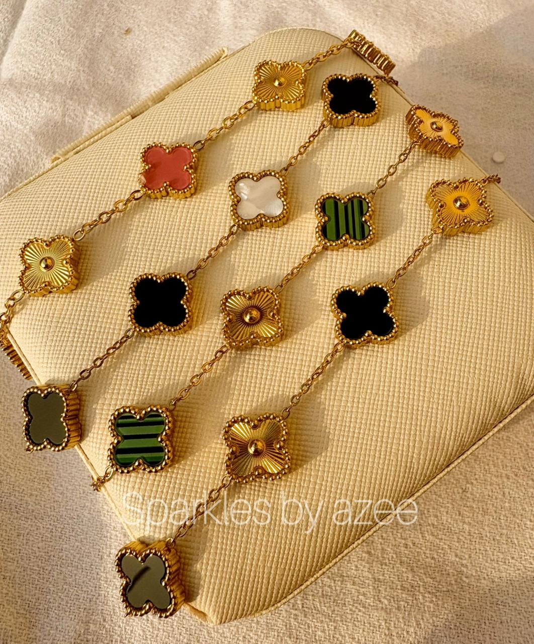 Luxuary Four Leaf Clover Bracelet with Gold Clover - (18k Gold Plated)